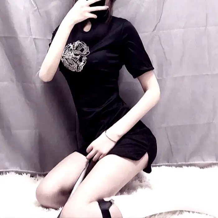 她比烟花寂寞